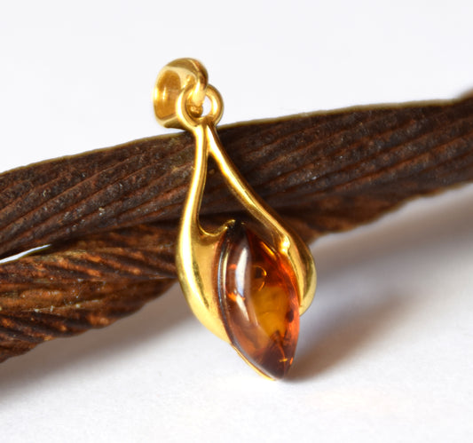 MJ Baltica, pendant, natural Baltic Amber, 925 Silver, 14k Gold Plated, beautiful, elegant, handcrafted BZW071