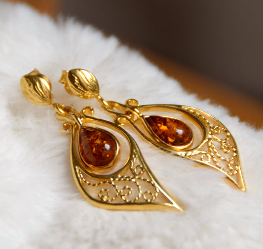 Oriental earrings with cognac-colored natural amber filigree and 18k gold-plated 925 sterling silver, MJ Baltica, BZK024