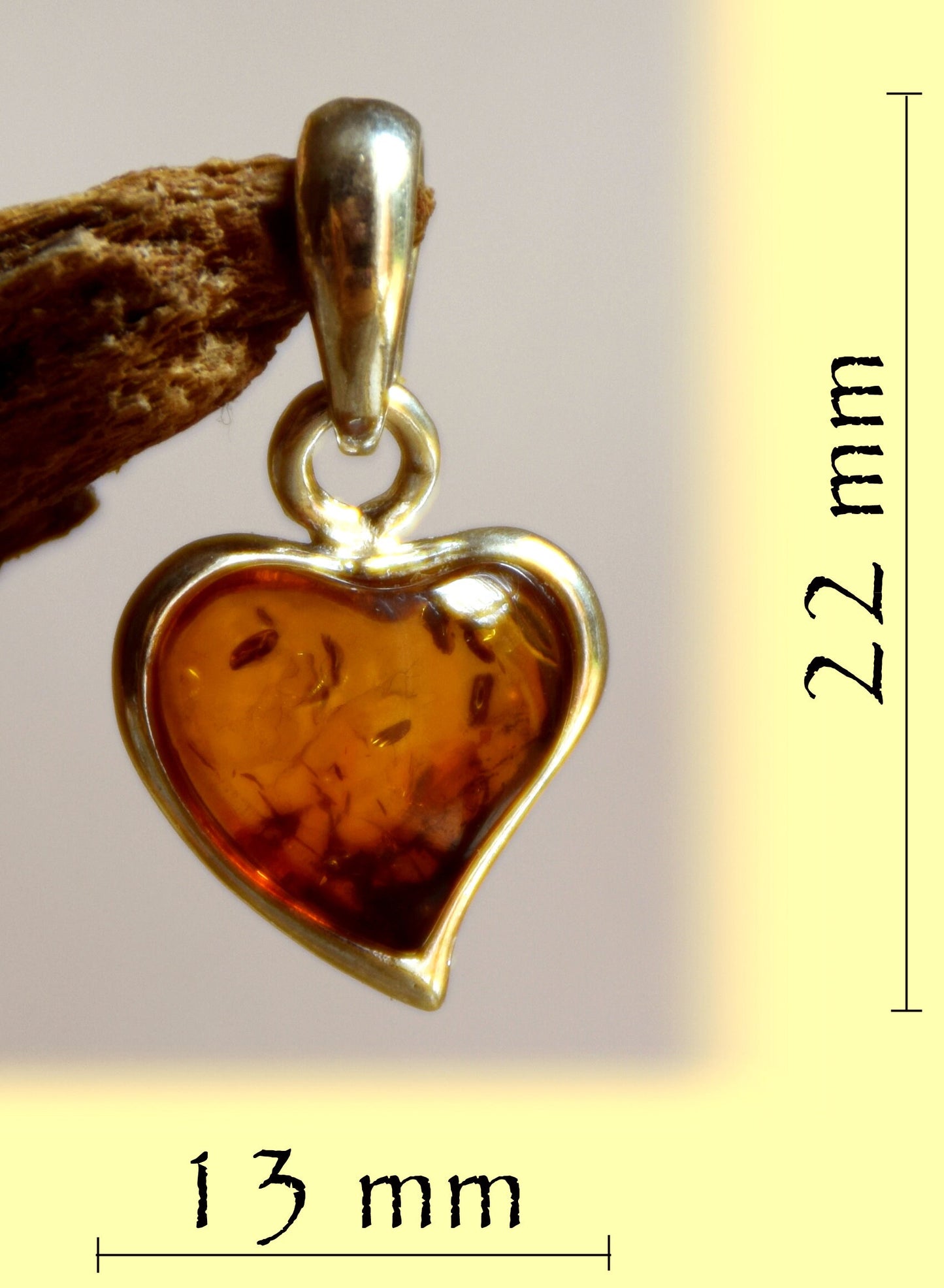 MJ Baltica, pendant, natural Baltic amber, 925 silver, heart, delicate, sweet, romantic BW043