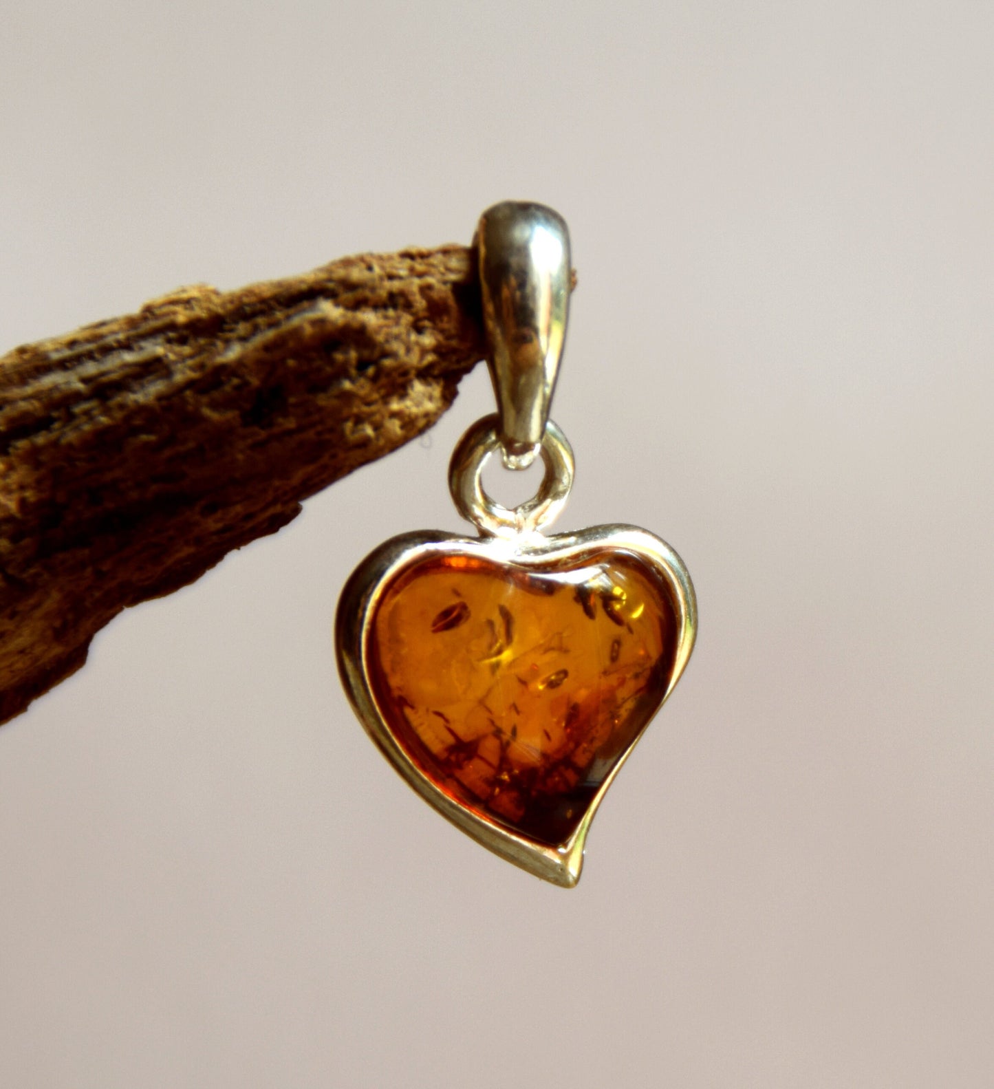 MJ Baltica, pendant, natural Baltic amber, 925 silver, heart, delicate, sweet, romantic BW043