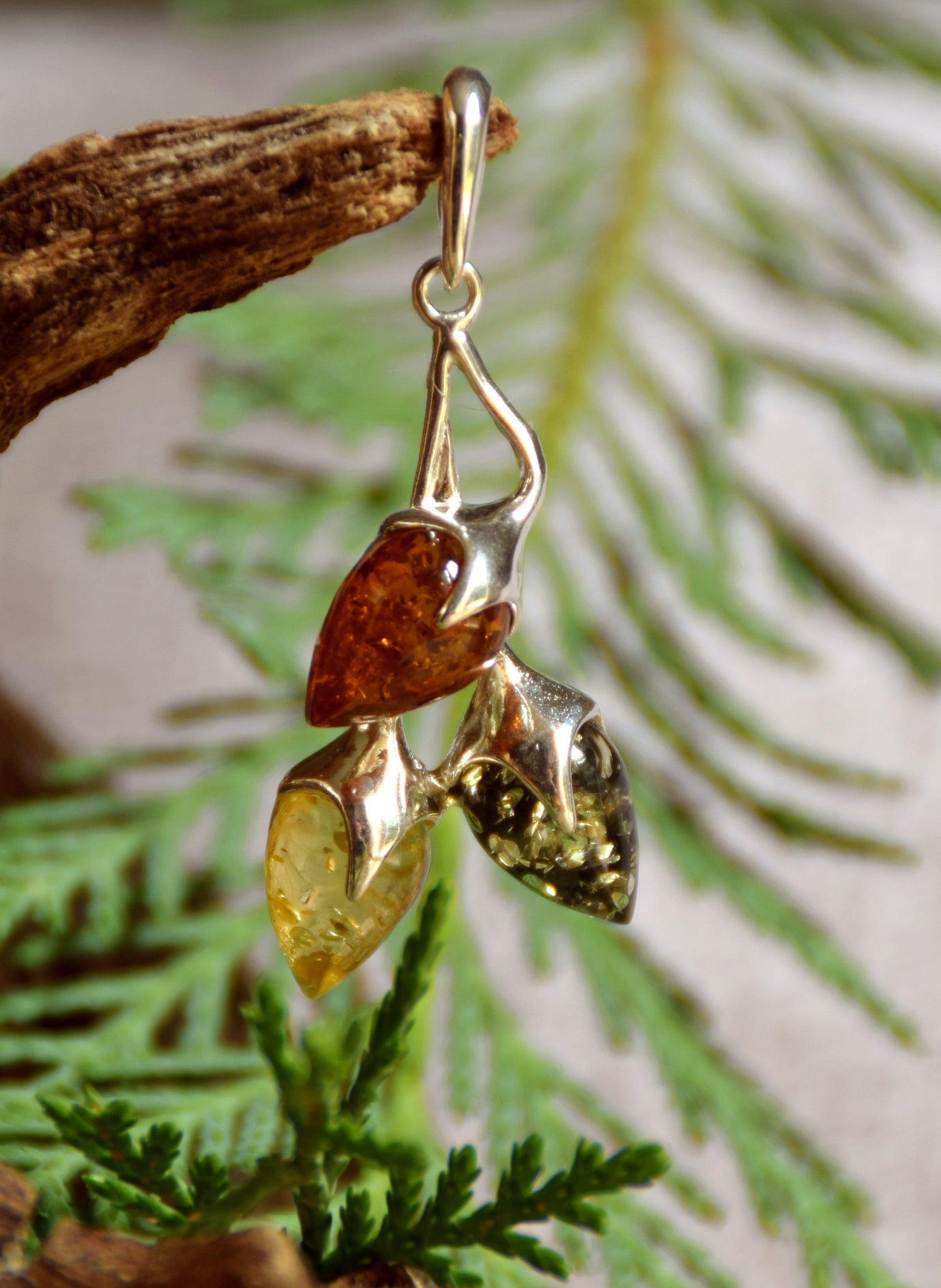 MJ Baltica, pendant, natural Baltic amber, 925 silver, leaves, elegant, BW030