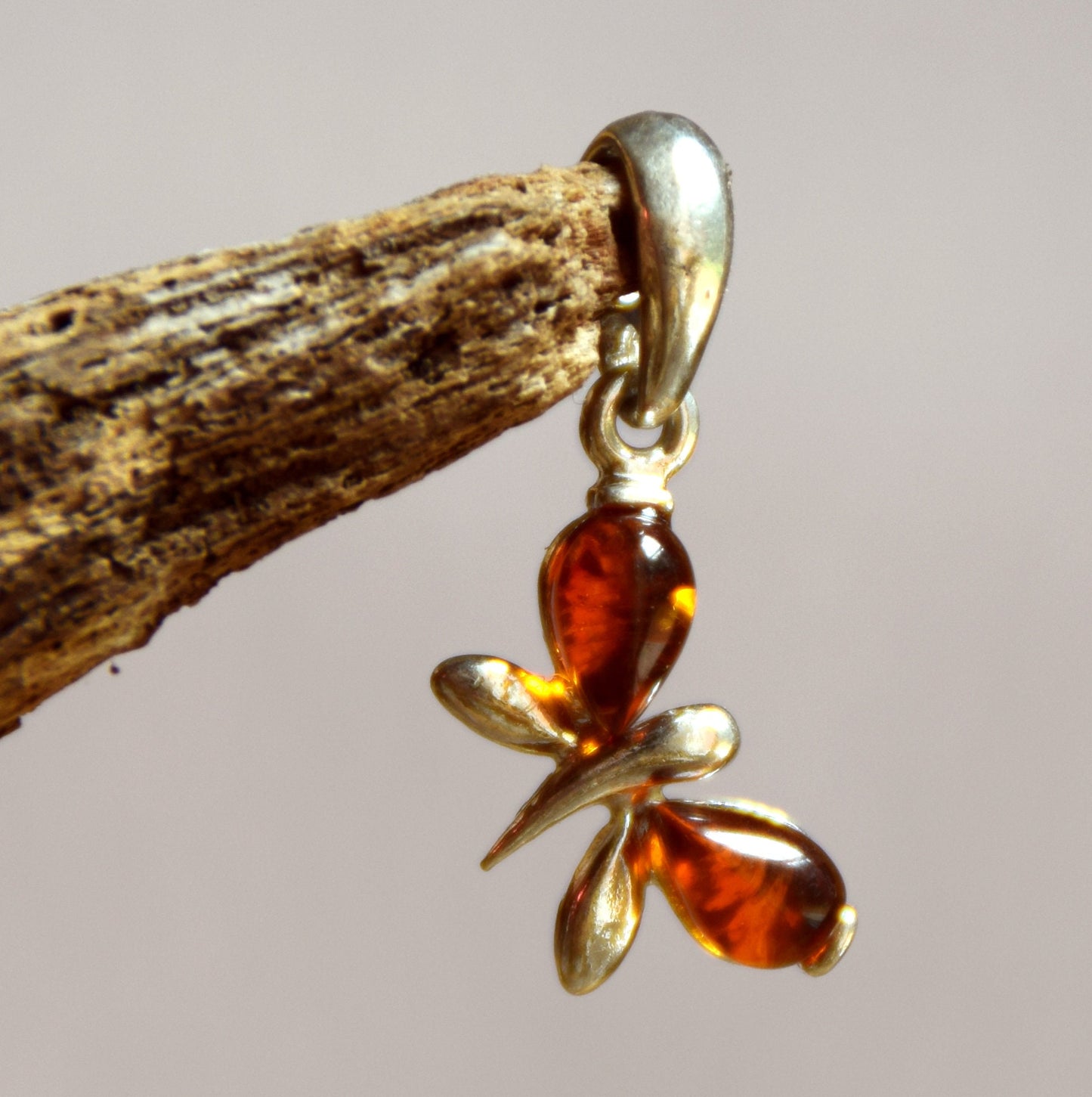 MJ Baltica, pendant, natural Baltic amber, 925 silver, delicate butterfly, sweet, handcrafted, BW038