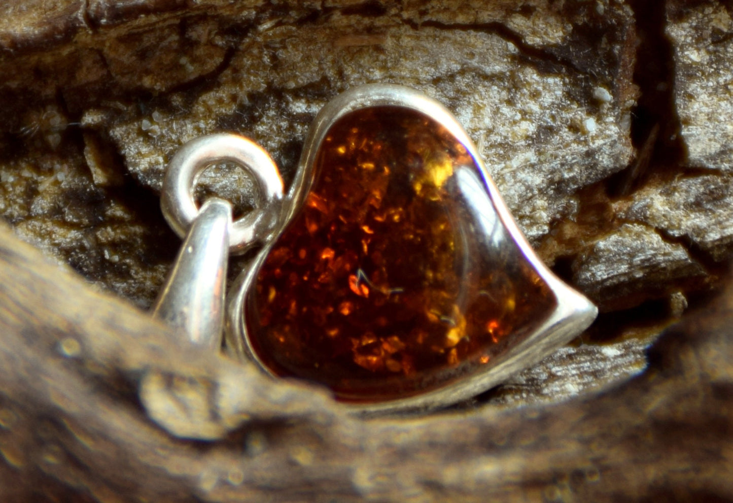 MJ Baltica, pendant, natural Baltic amber, 925 silver, heart, delicate, sweet, romantic BW043