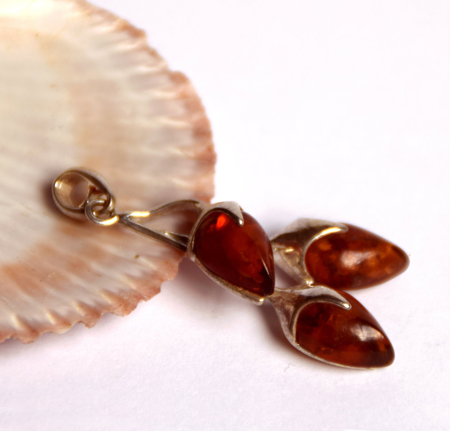 MJ Baltica, pendant, 925 Silver, natural Baltic Amber, leaves BW002