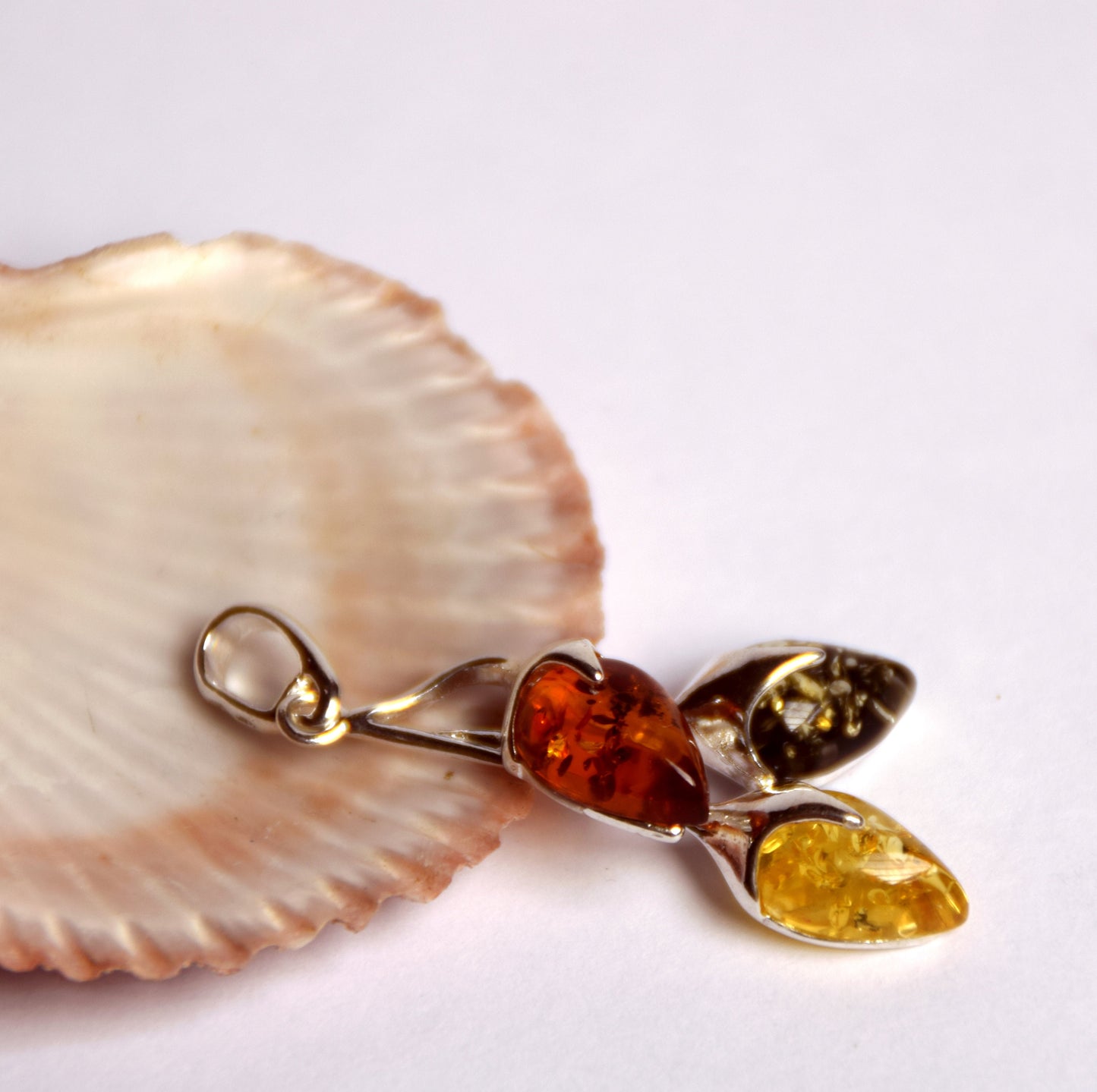 MJ Baltica, pendant, natural Baltic amber, 925 silver, leaves, elegant, BW030