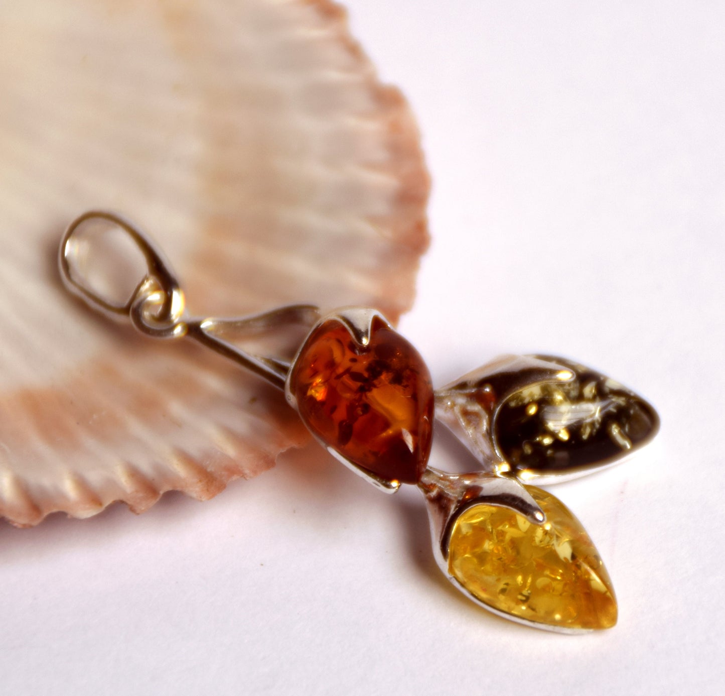 MJ Baltica, pendant, natural Baltic amber, 925 silver, leaves, elegant, BW030