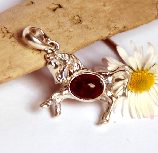 MJ Baltica, pendant, natural Baltic amber, 925 silver, horse, handcrafted, perfect, refined, BW039