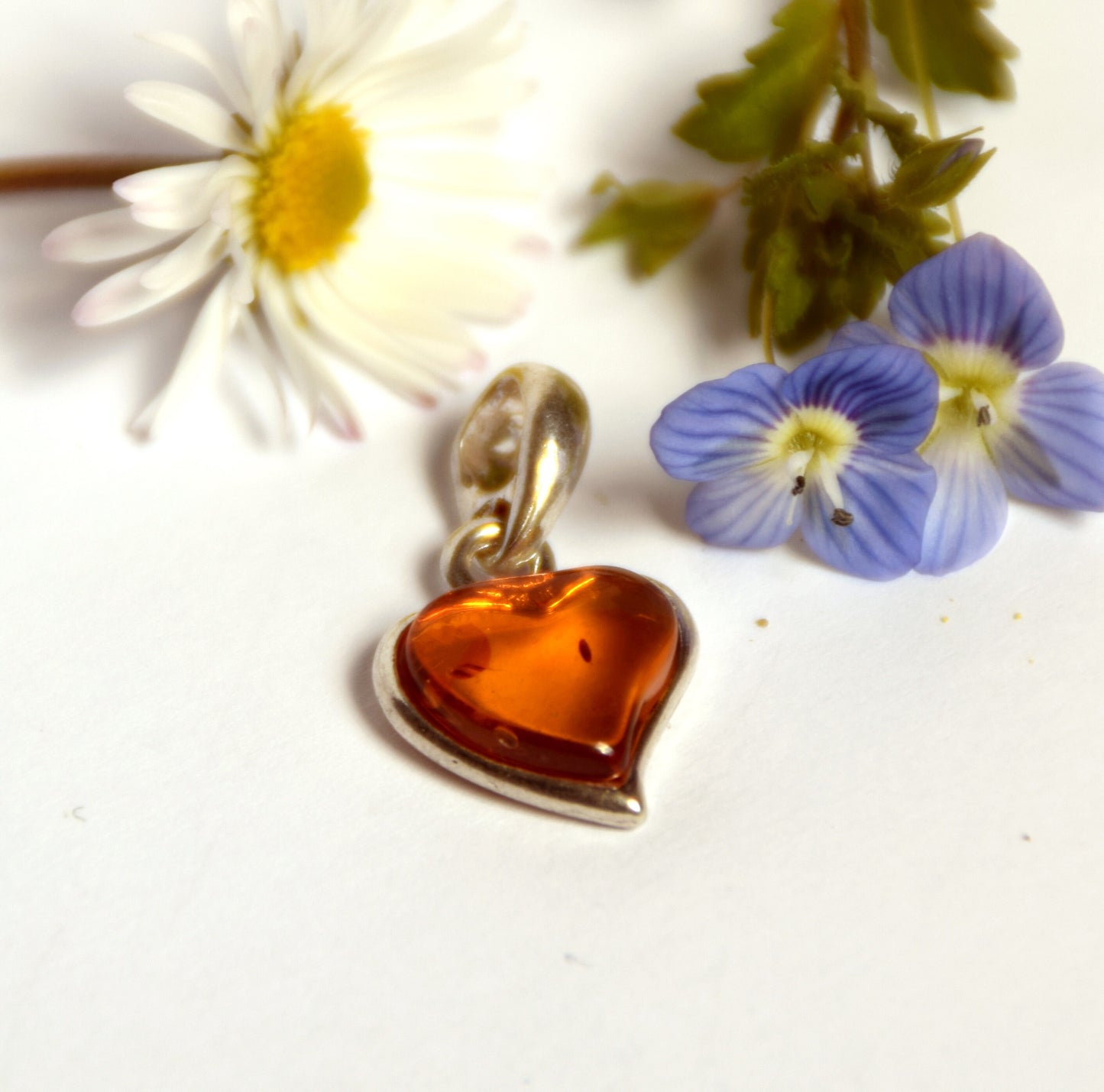 MJ Baltica, pendant, natural Baltic amber, 925 silver, heart, delicate, sweet, romantic BW043