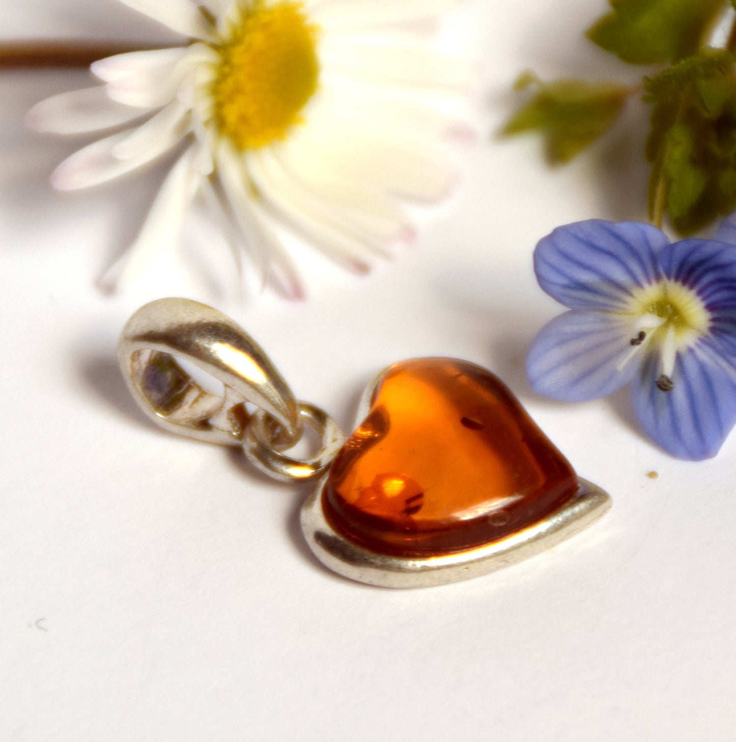 MJ Baltica, pendant, natural Baltic amber, 925 silver, heart, delicate, sweet, romantic BW043