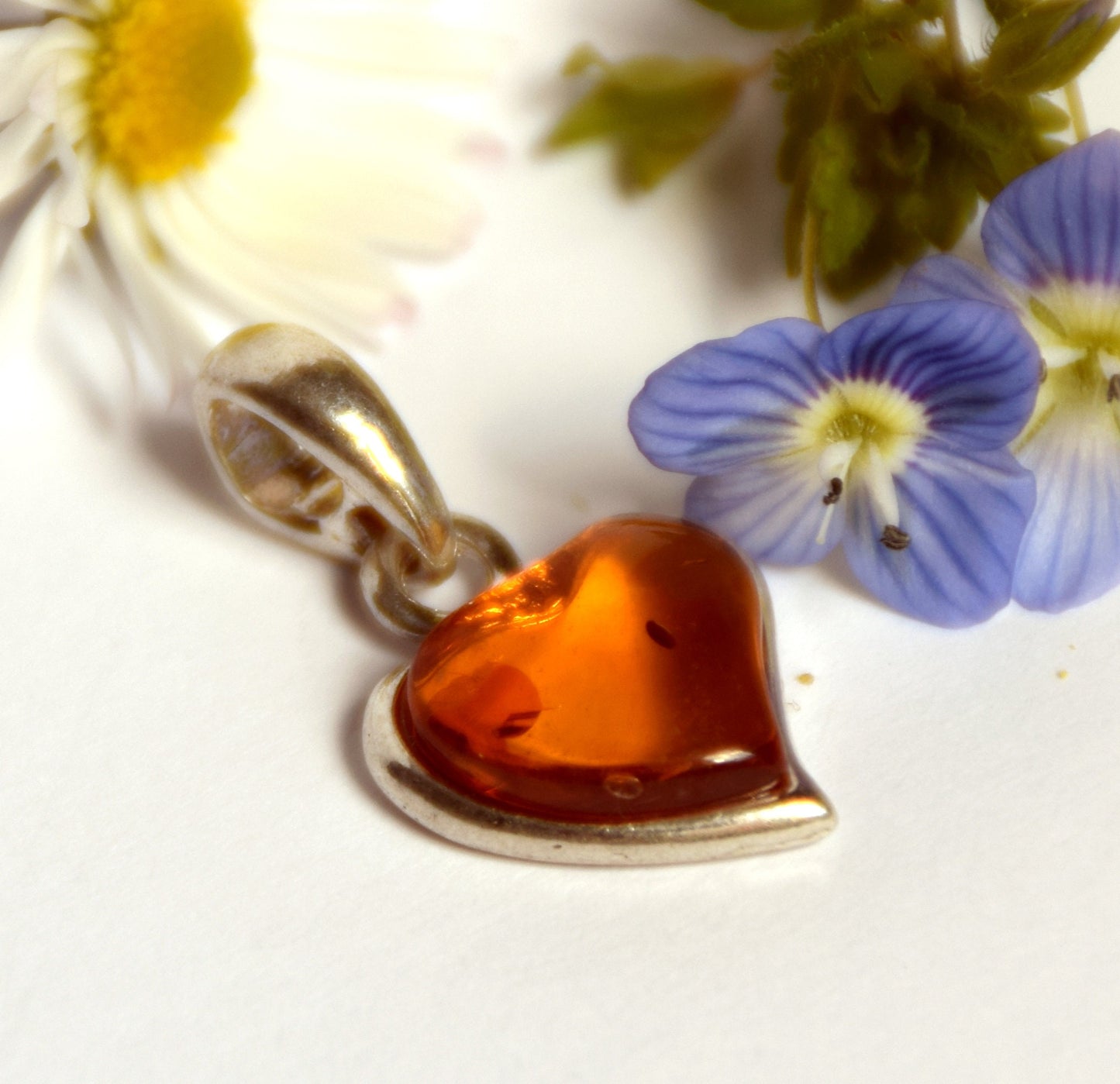 MJ Baltica, pendant, natural Baltic amber, 925 silver, heart, delicate, sweet, romantic BW043