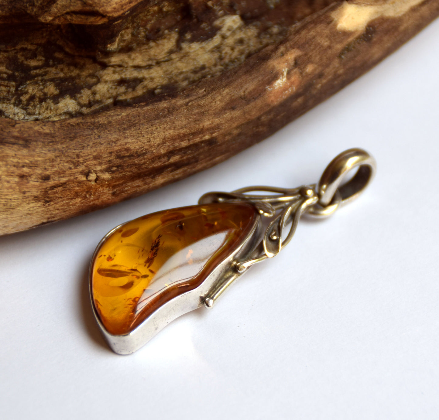 MJ Baltica, pendant, natural Baltic amber, 925 silver, handcrafted, large, floral, BW090