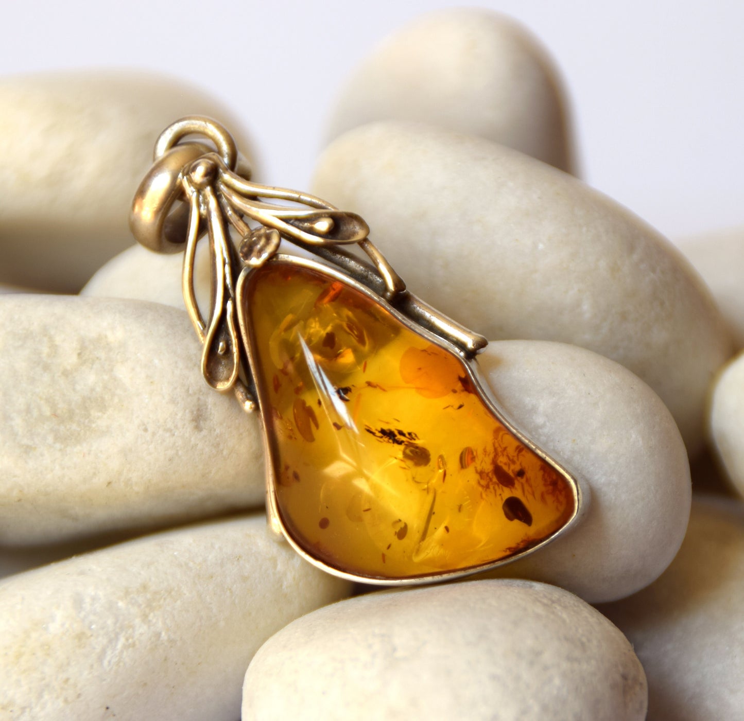 MJ Baltica, pendant, natural Baltic amber, 925 silver, handcrafted, large, floral, BW090