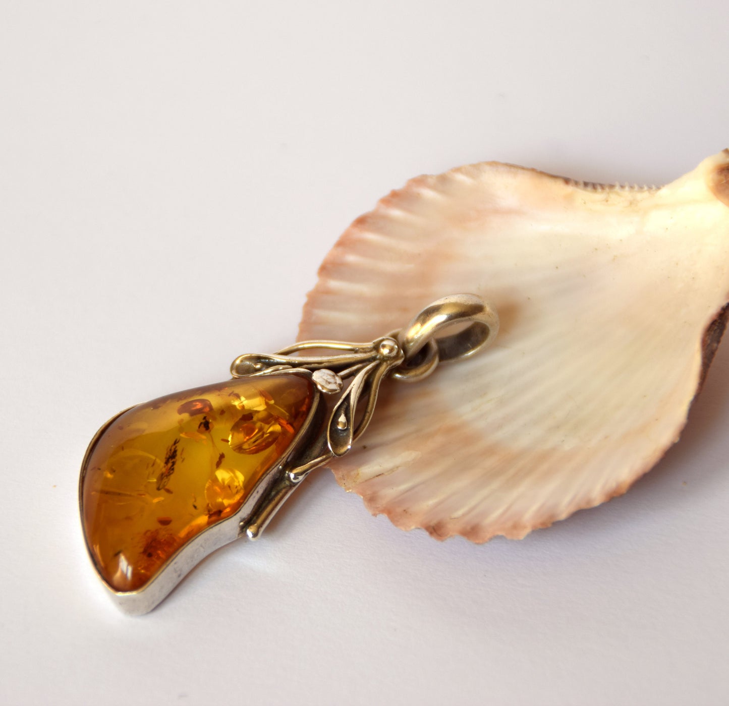 MJ Baltica, pendant, natural Baltic amber, 925 silver, handcrafted, large, floral, BW090