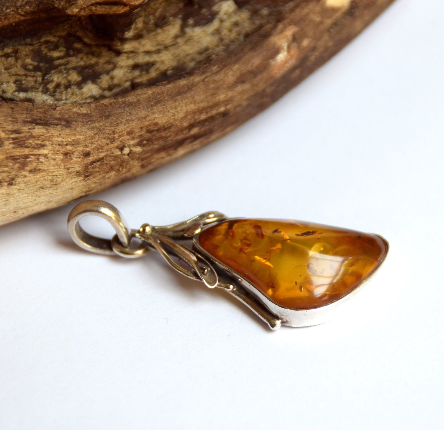 MJ Baltica, pendant, natural Baltic amber, 925 silver, handcrafted, large, floral, BW090