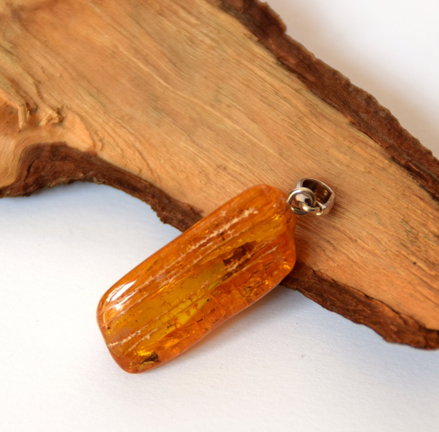 MJ Baltica, pendant, natural Baltic amber, 925 silver, inclusion, insect, prehistoric, BW100