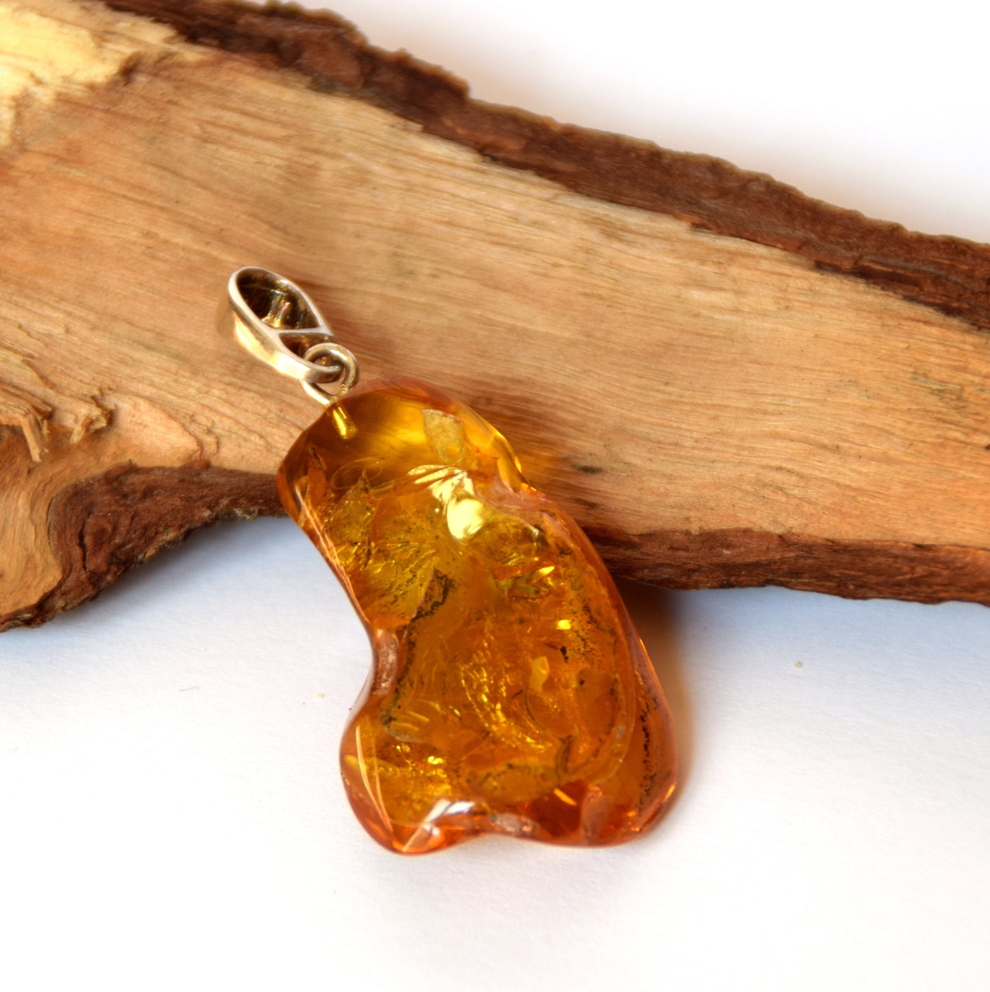 MJ Baltica, pendant, natural Baltic Amber, 925 Silver, inclusions, insects, prehistoric, ancient, BW105