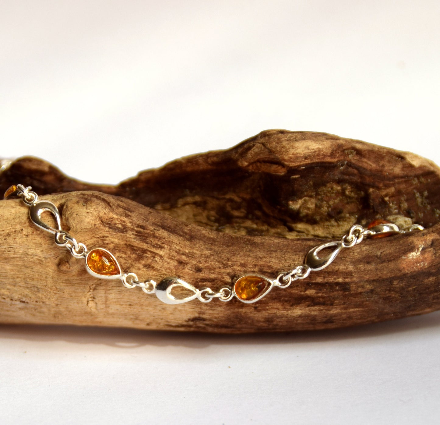 MJ Baltica, bracelet, natural Baltic amber, 925 silver, cognac, elegant, drop, BB023