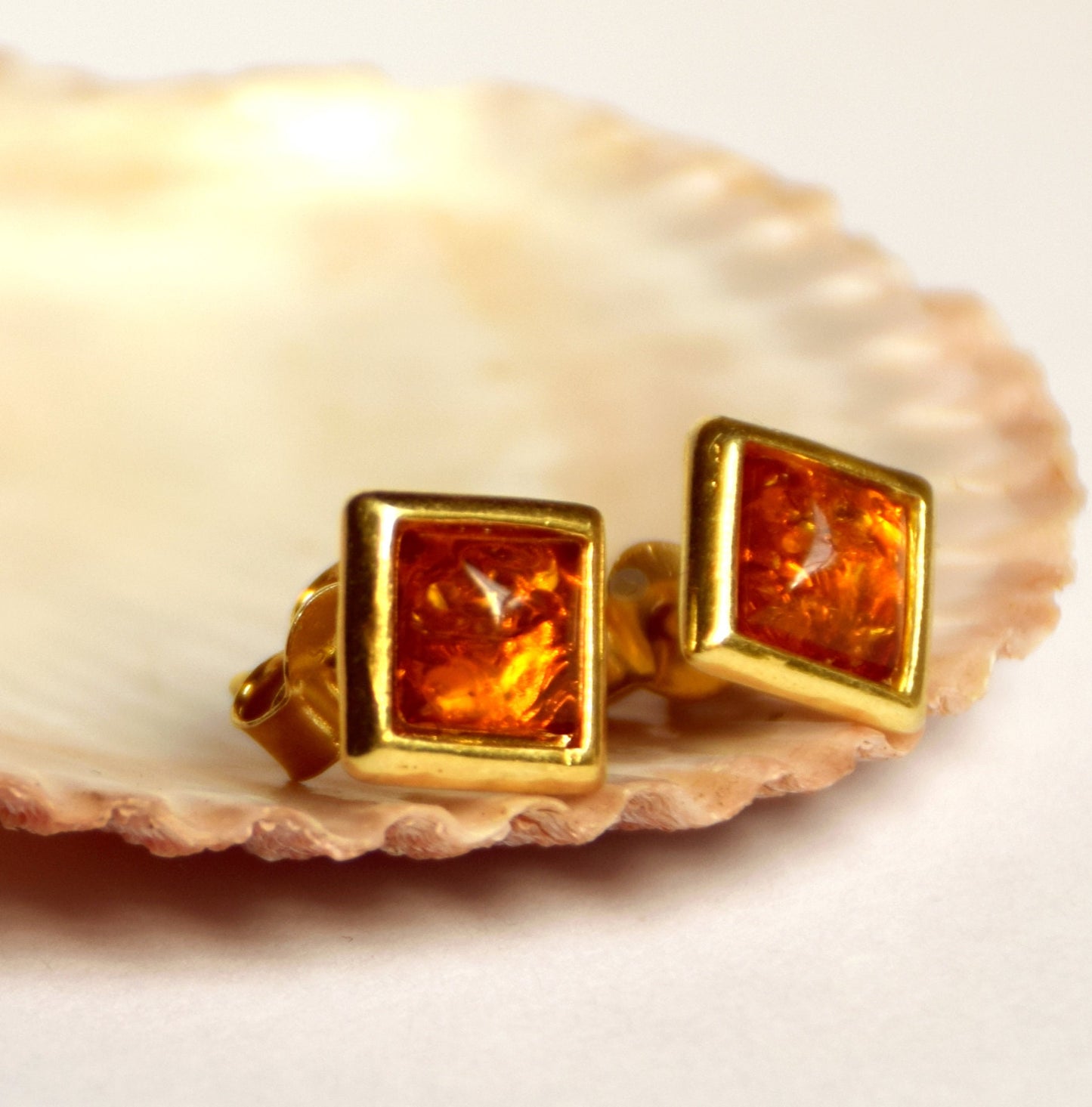 MJ Baltica, earrings, lobe, natural Baltic Amber, Silver, 14k Gold plated, rhombus BZK036