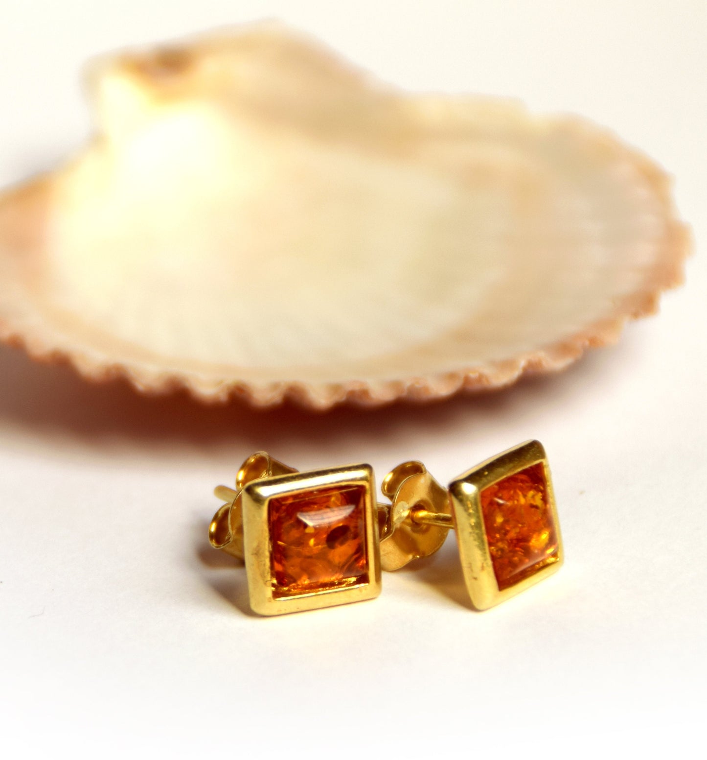 MJ Baltica, earrings, lobe, natural Baltic Amber, Silver, 14k Gold plated, rhombus BZK036