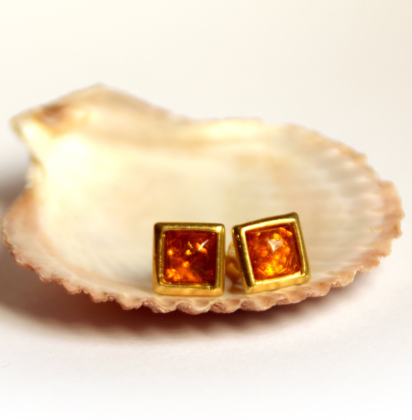 MJ Baltica, earrings, lobe, natural Baltic Amber, Silver, 14k Gold plated, rhombus BZK036