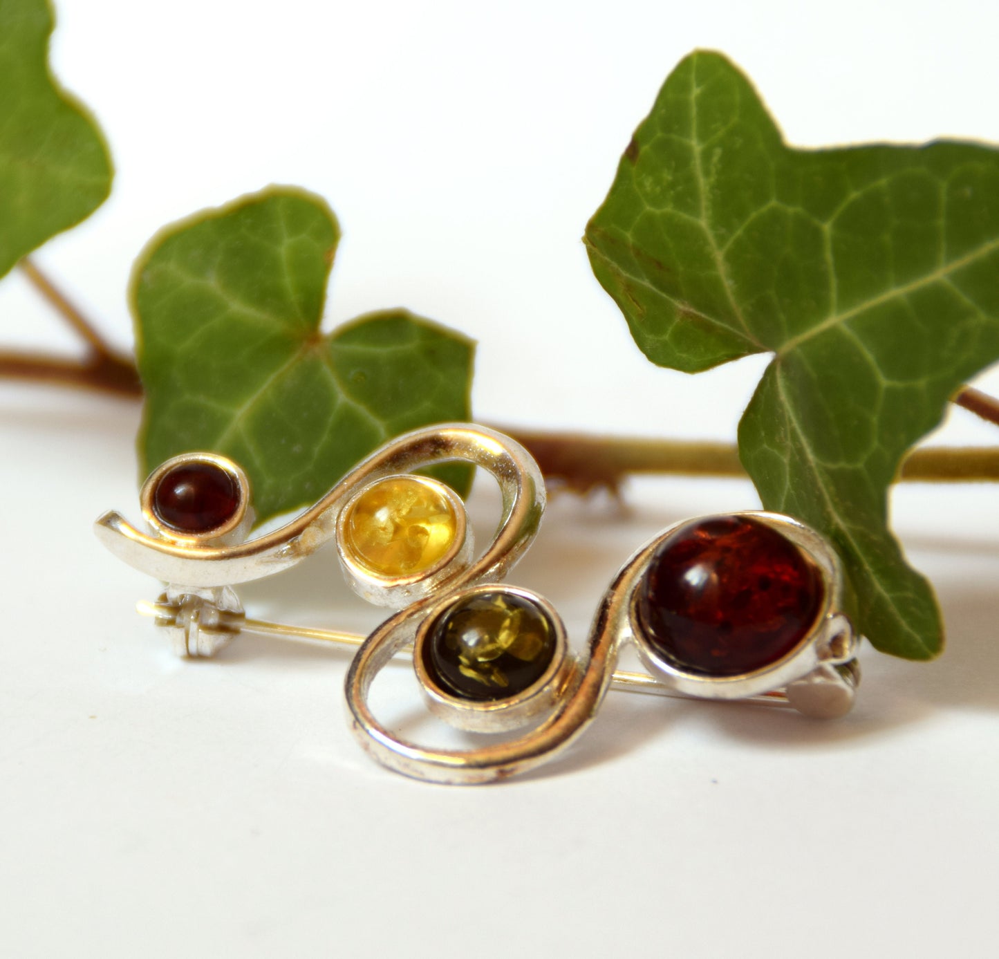 MJ Baltica, spilla, Ambra naturale Baltica, Argento 925, astratta, sfere, multicolore, artigianale, BBR015