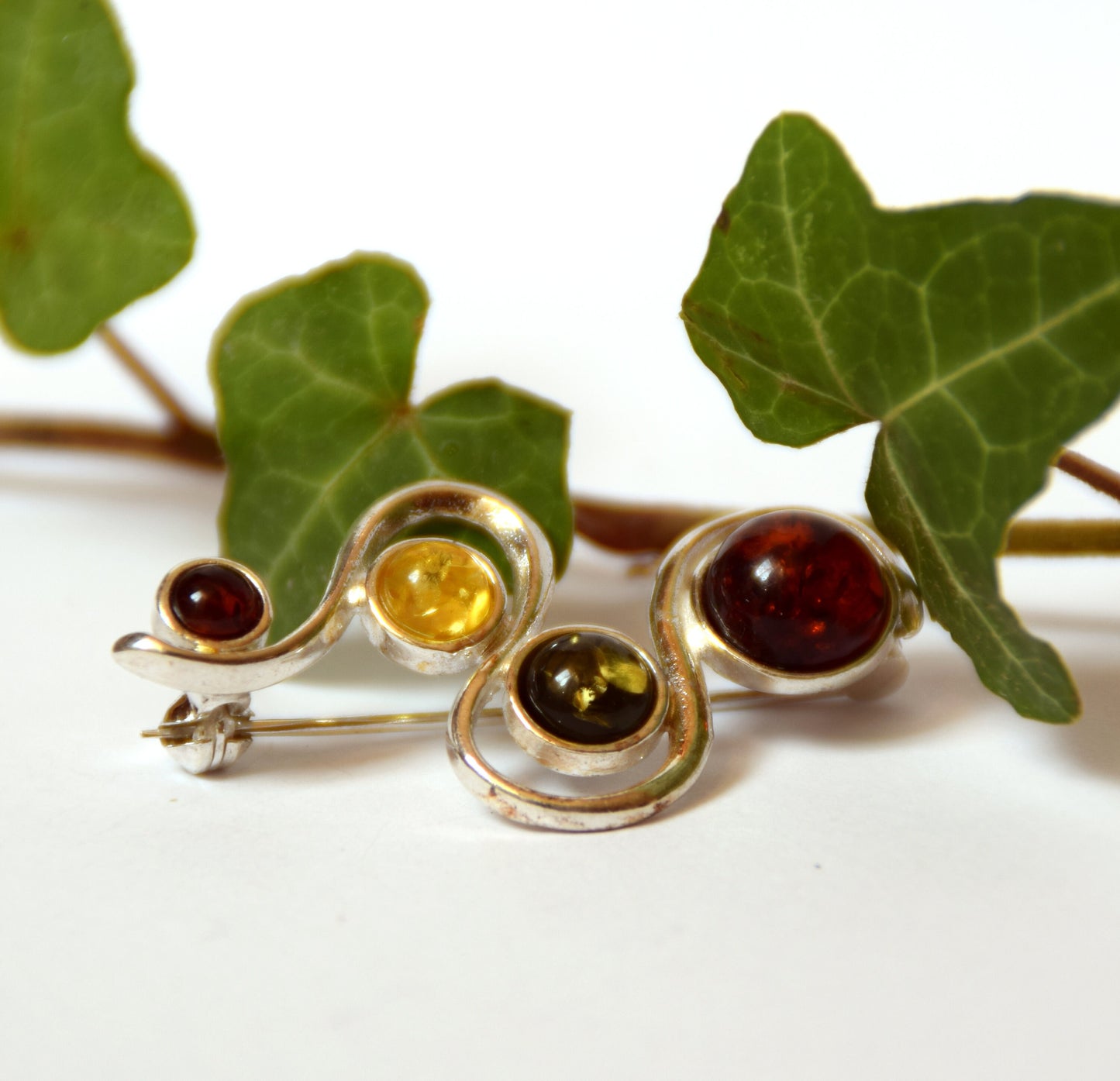 MJ Baltica, spilla, Ambra naturale Baltica, Argento 925, astratta, sfere, multicolore, artigianale, BBR015