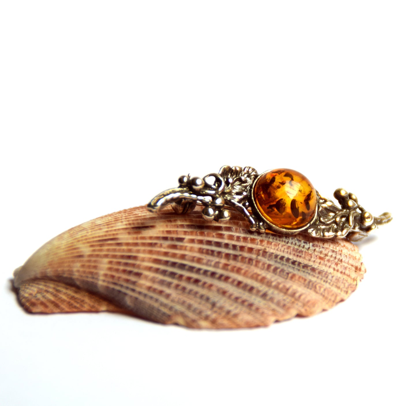 Vintage brooch with floral design created with natural cognac-colored Amber and 925 Silver, MJ Baltica, BBR016