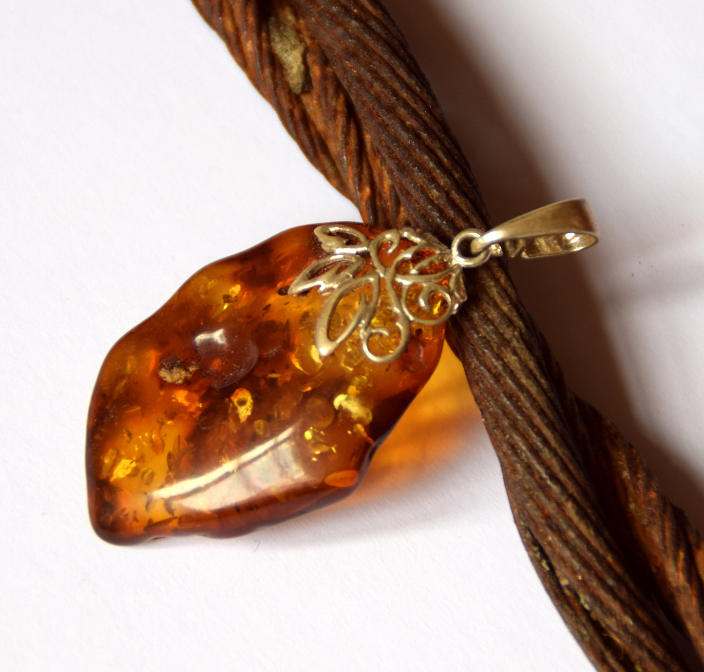 MJ Baltica, pendant, natural Baltic Amber, 925 Silver, irregular, luminous, intense, refined decoration, BW113