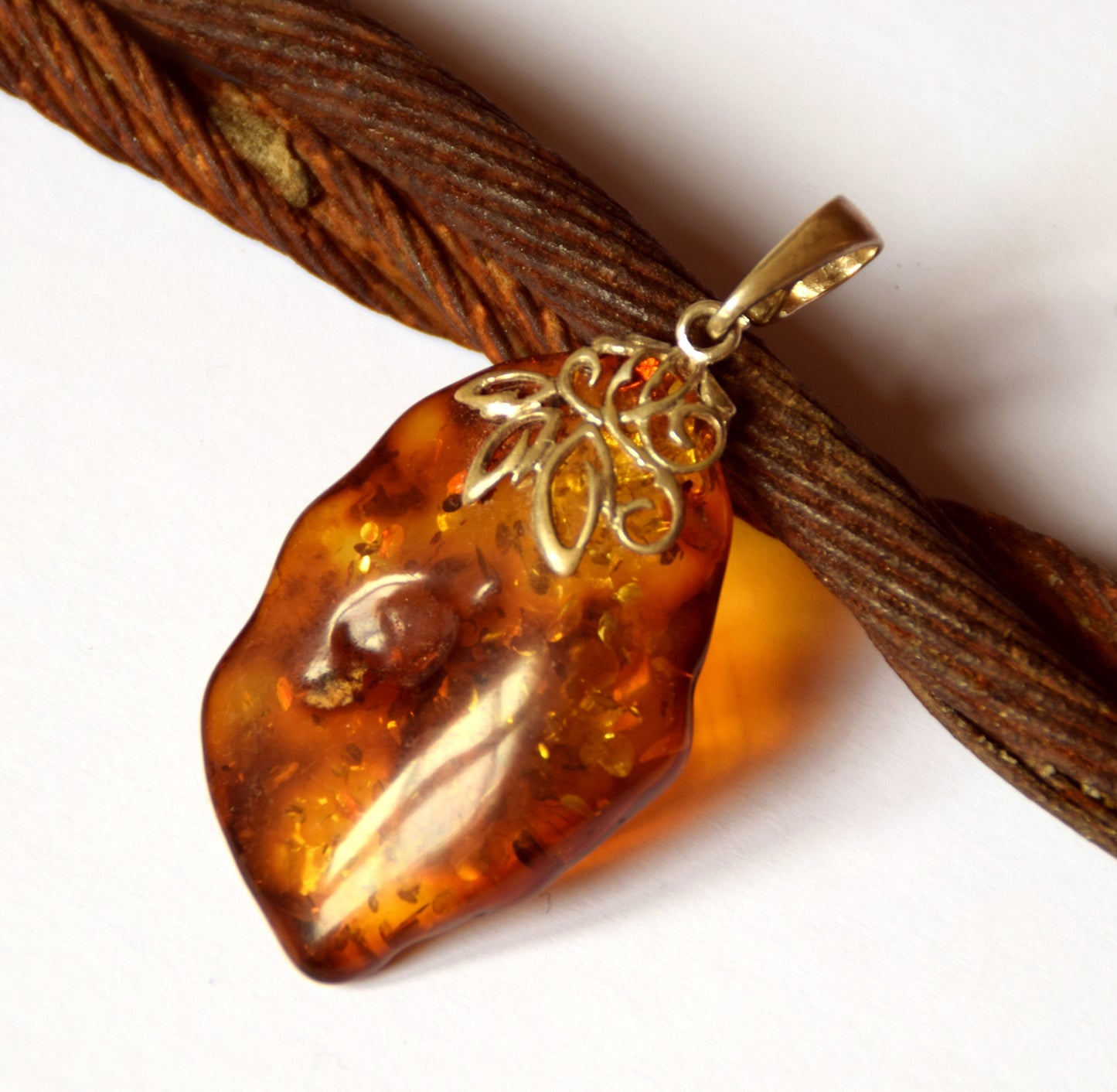 MJ Baltica, pendant, natural Baltic Amber, 925 Silver, irregular, luminous, intense, refined decoration, BW113